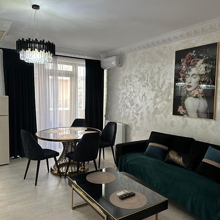 פלוייסטי Apartament Simoni מראה חיצוני תמונה
