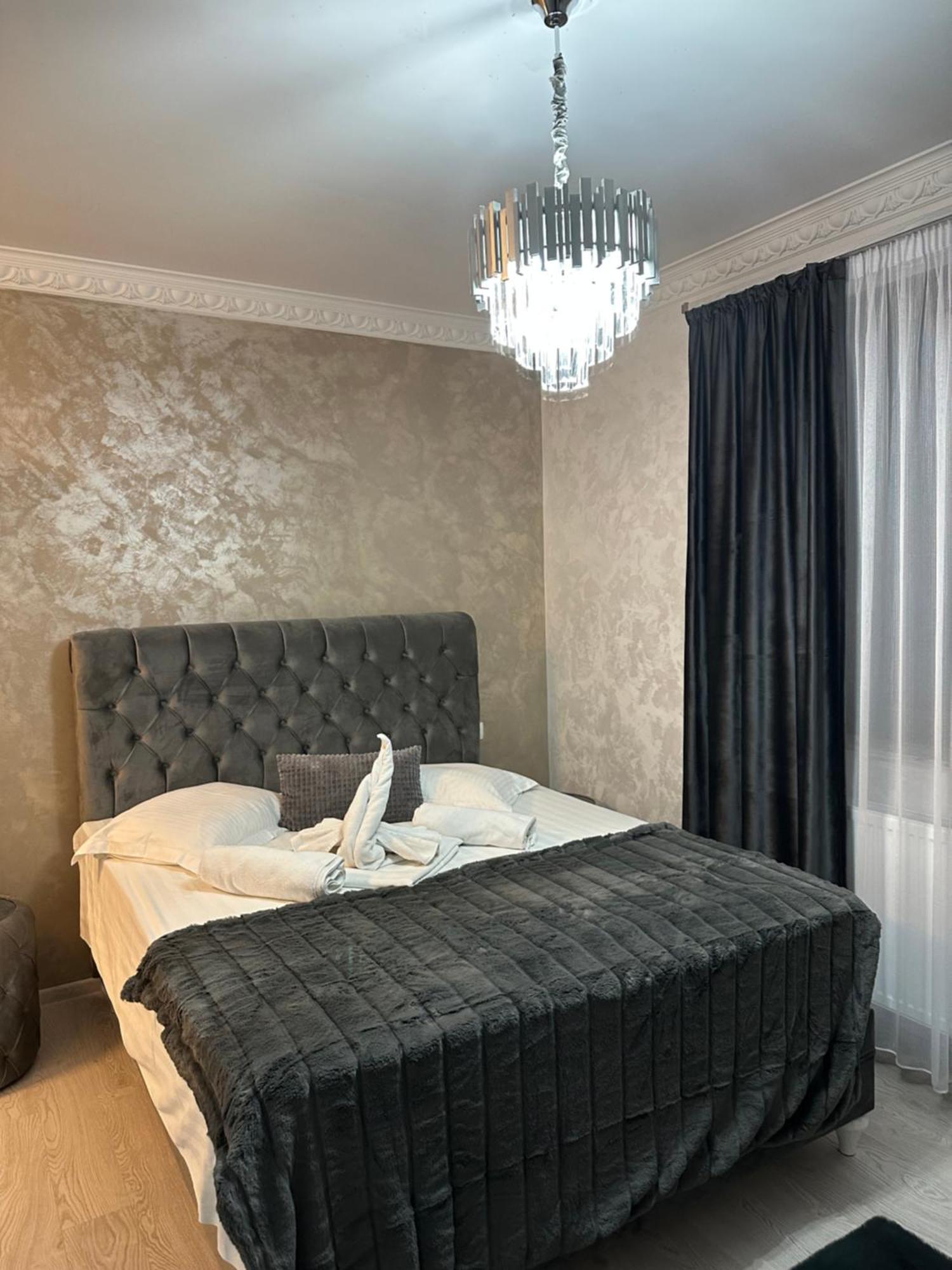פלוייסטי Apartament Simoni מראה חיצוני תמונה
