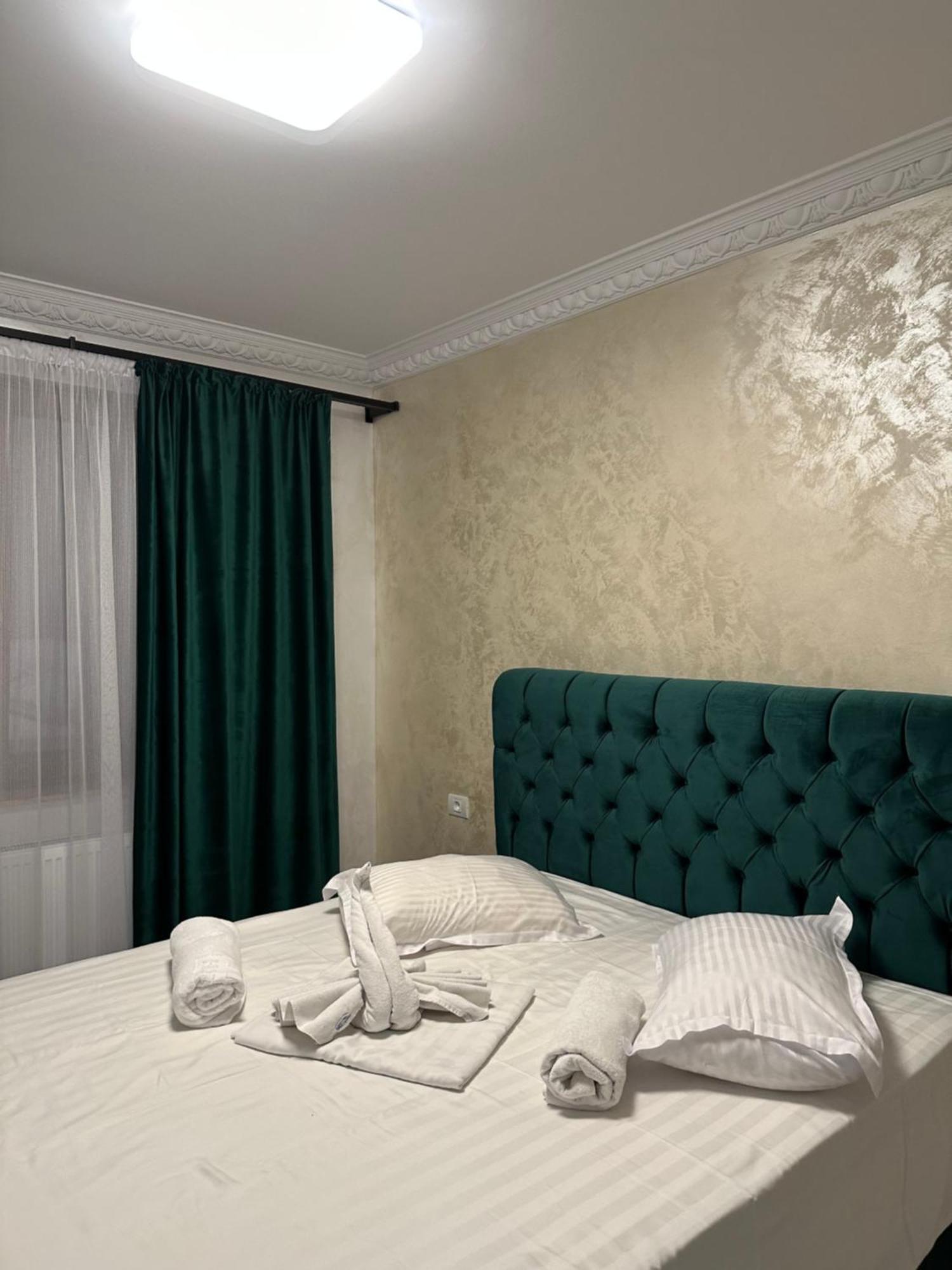 פלוייסטי Apartament Simoni מראה חיצוני תמונה