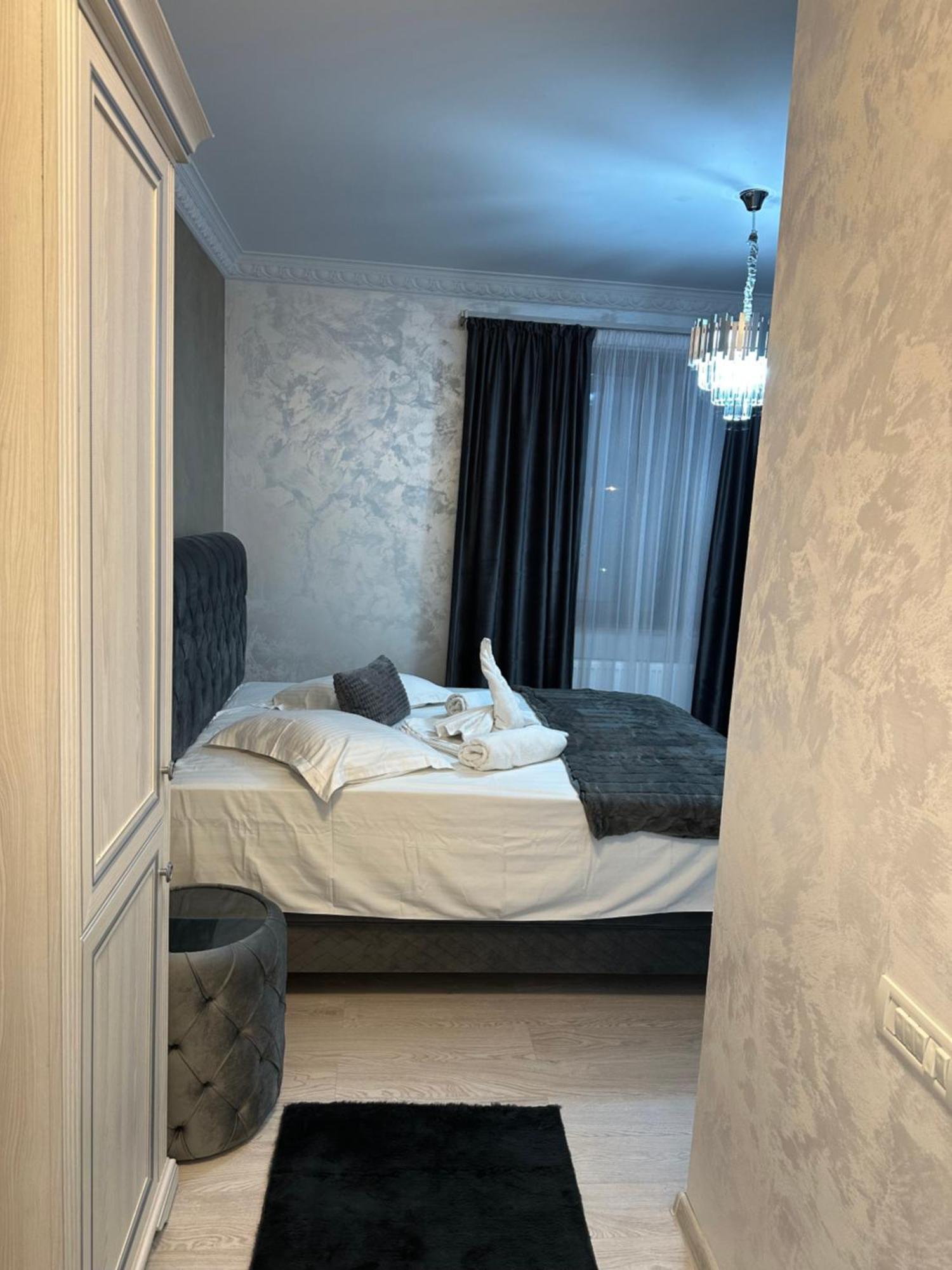 פלוייסטי Apartament Simoni מראה חיצוני תמונה