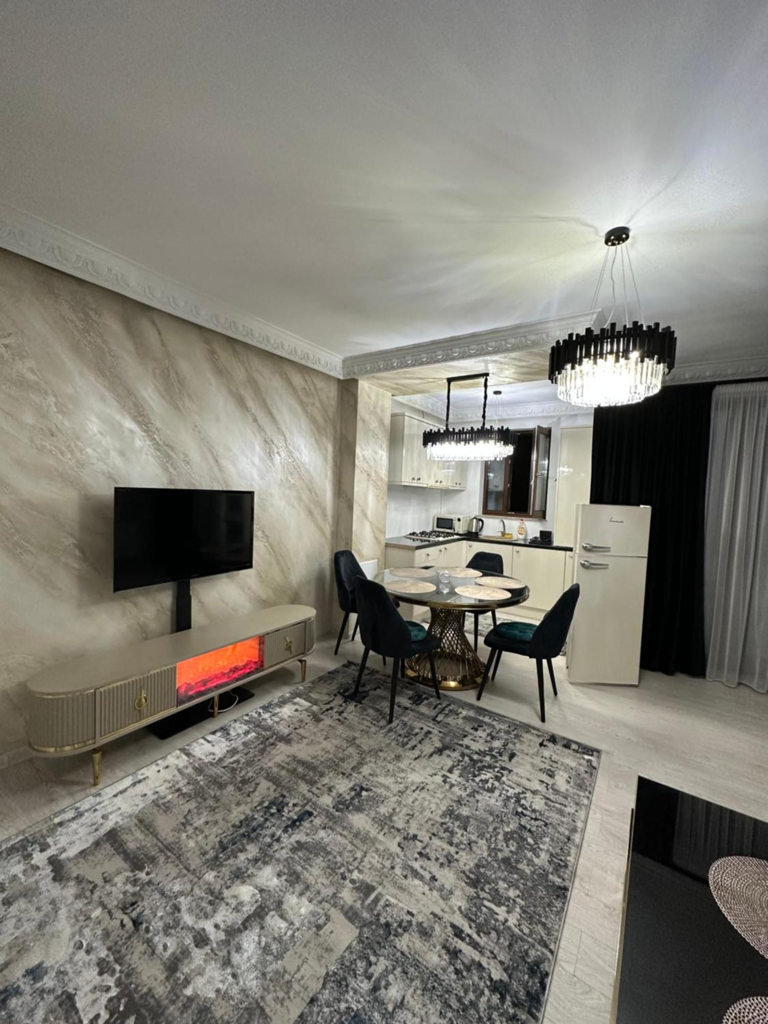פלוייסטי Apartament Simoni מראה חיצוני תמונה