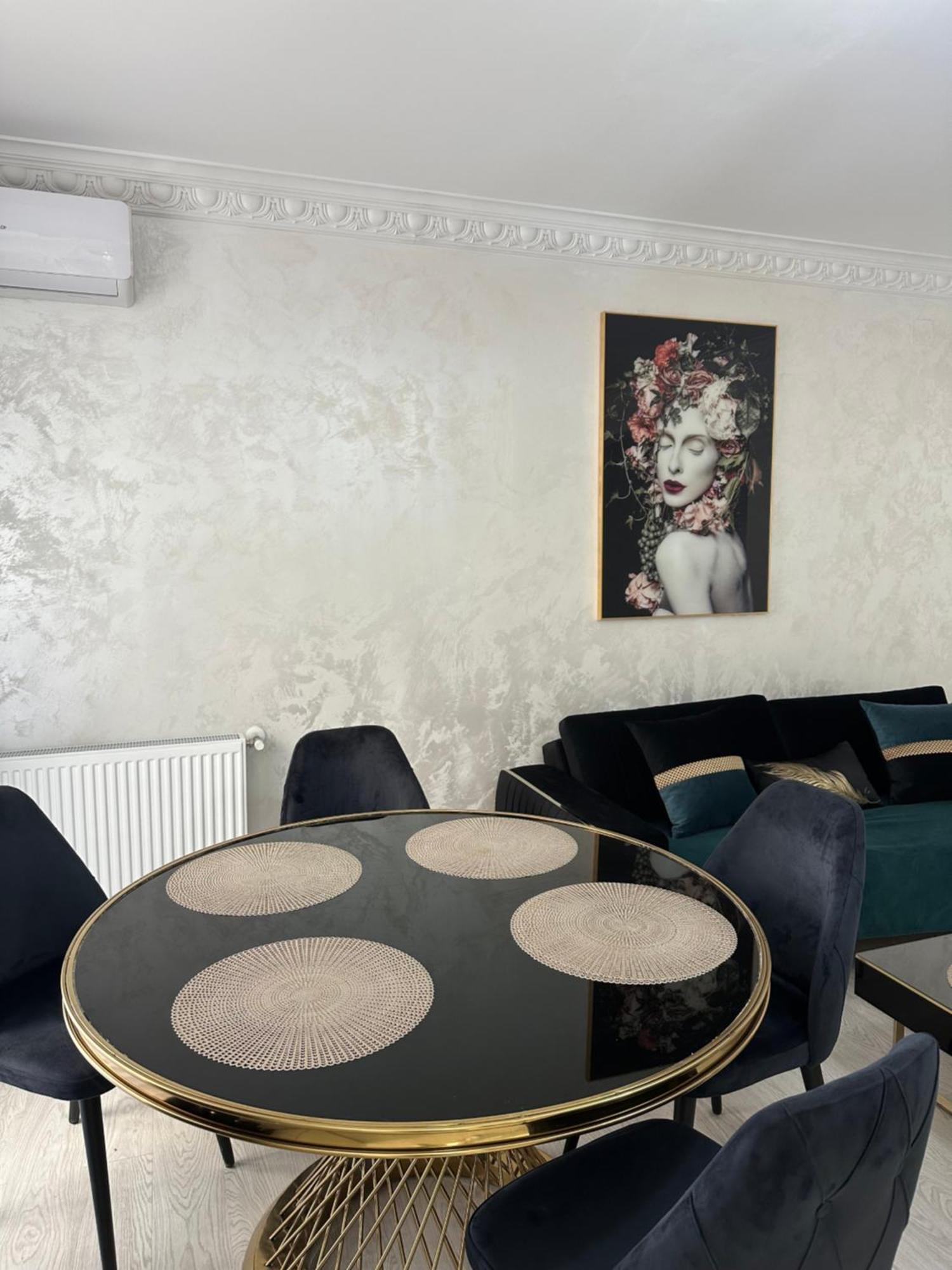 פלוייסטי Apartament Simoni מראה חיצוני תמונה