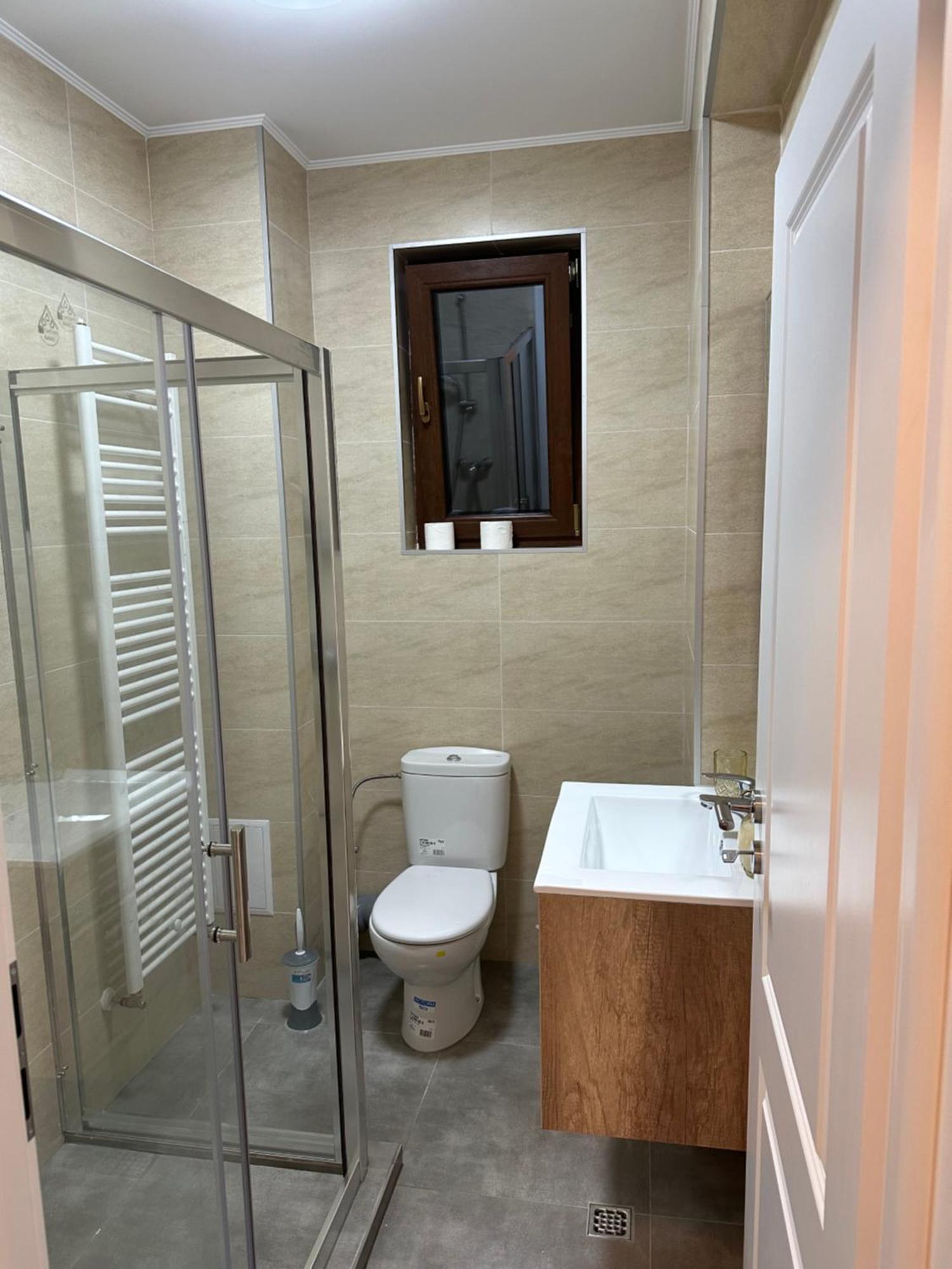 פלוייסטי Apartament Simoni מראה חיצוני תמונה