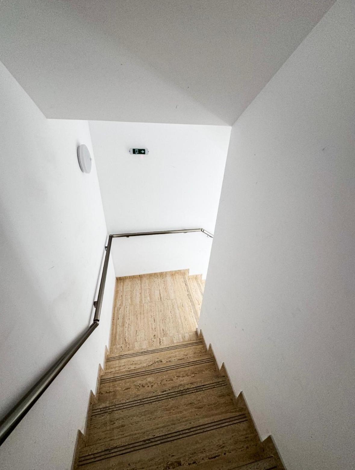 פלוייסטי Apartament Simoni מראה חיצוני תמונה