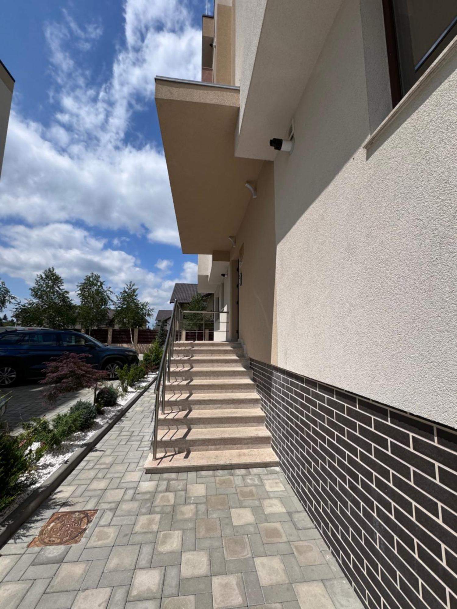 פלוייסטי Apartament Simoni מראה חיצוני תמונה